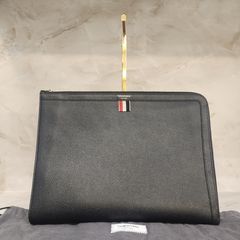 톰브라운 블랙 삼선탭 페블그레인 클러치백